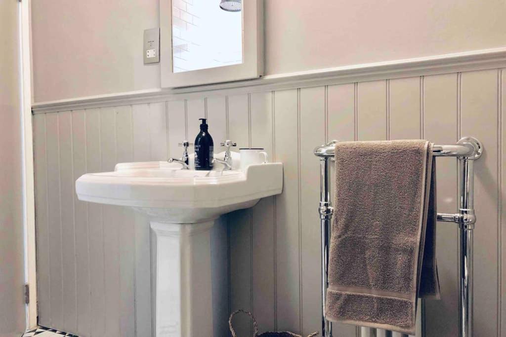 Seaside Escape - Gorgeous 2 Bed Apartment In St-Leonards-On-Sea Hastings Exteriör bild